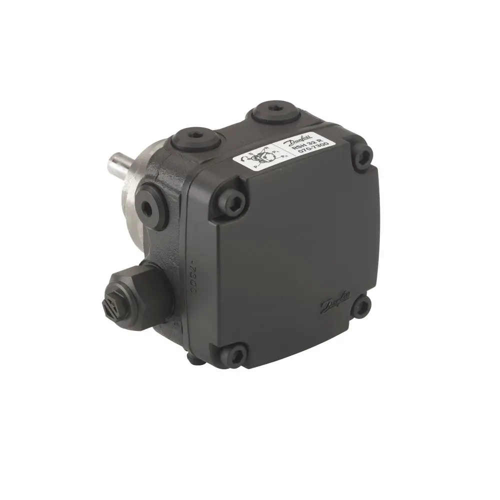 Danfoss Ölbrennerpumpe mit quadratischem Gehäuse und mehreren Anschlussmöglichkeiten. Die Pumpe hat eine Metalloberfläche und ist für den industriellen Einsatz konzipiert.